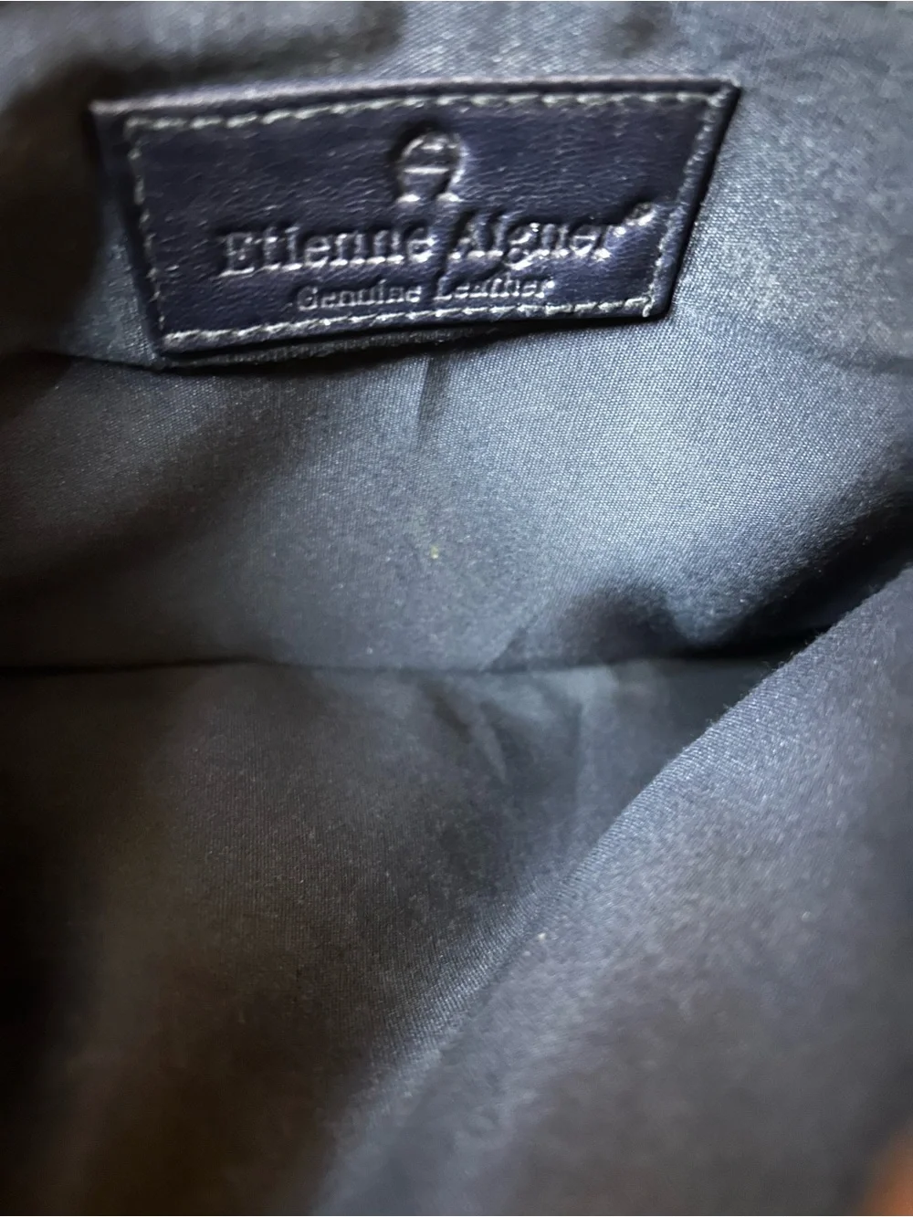 Etienne Aigner compact black